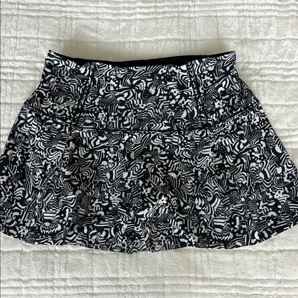 Lululemon Athletica SeaWheeze Black and White Skirt 2017